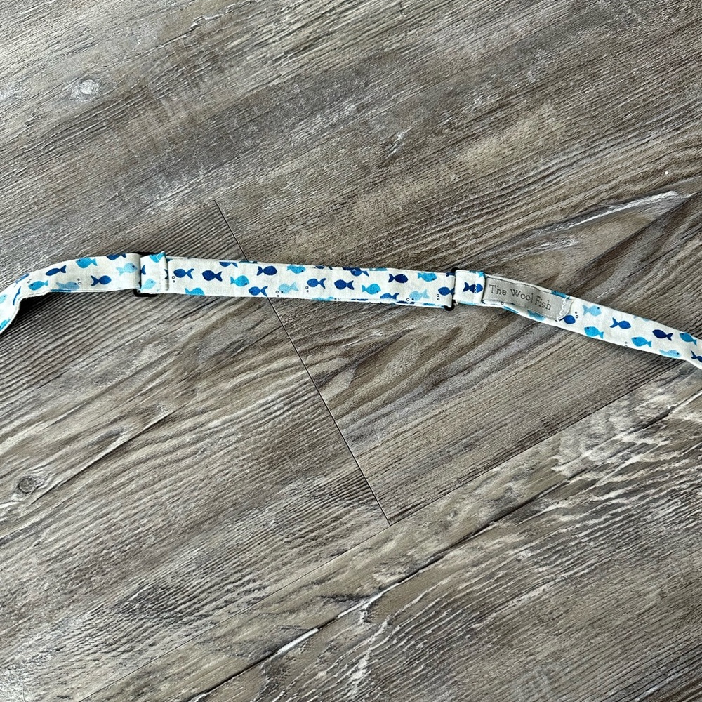 Blue Fish Pattern bowtie - Picture 3 of 7